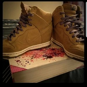 Nike- dunk sky hi shoes with heel inside